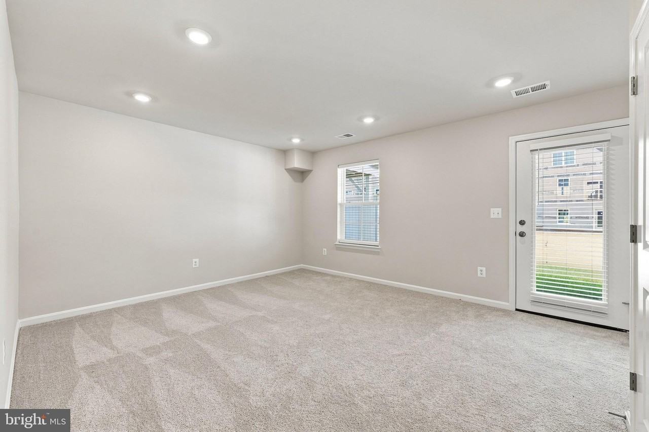 432 Seeback Dr - Photo 5 of 36