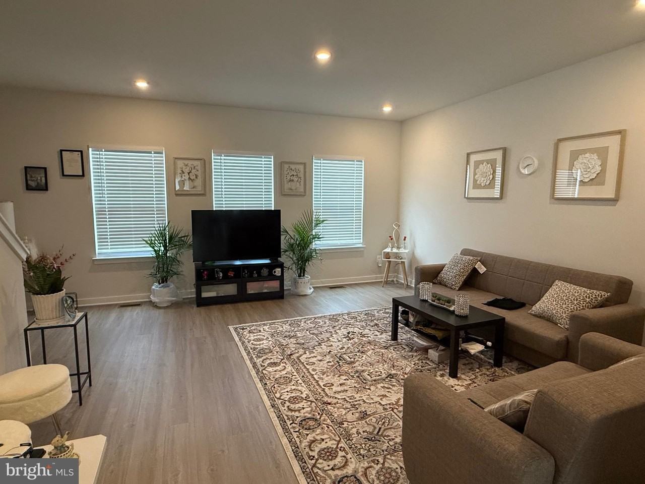 353 Huntwellwest Blvd - Photo 5 of 11