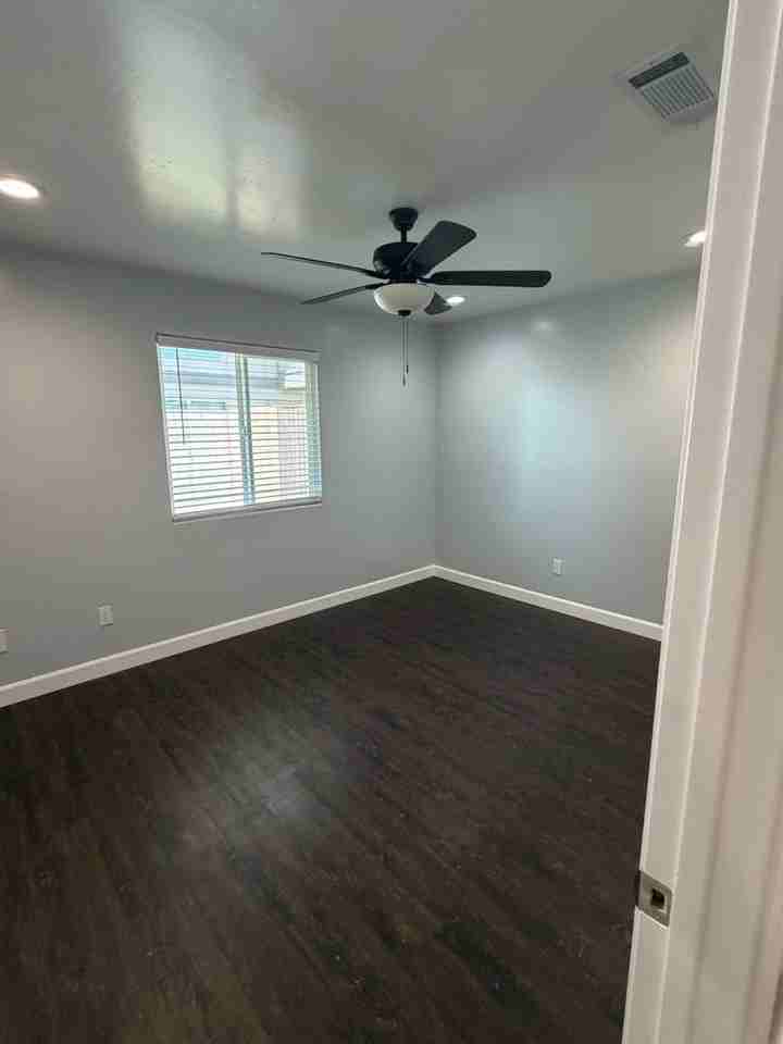 936 W 7th St - Photo 6 of 7