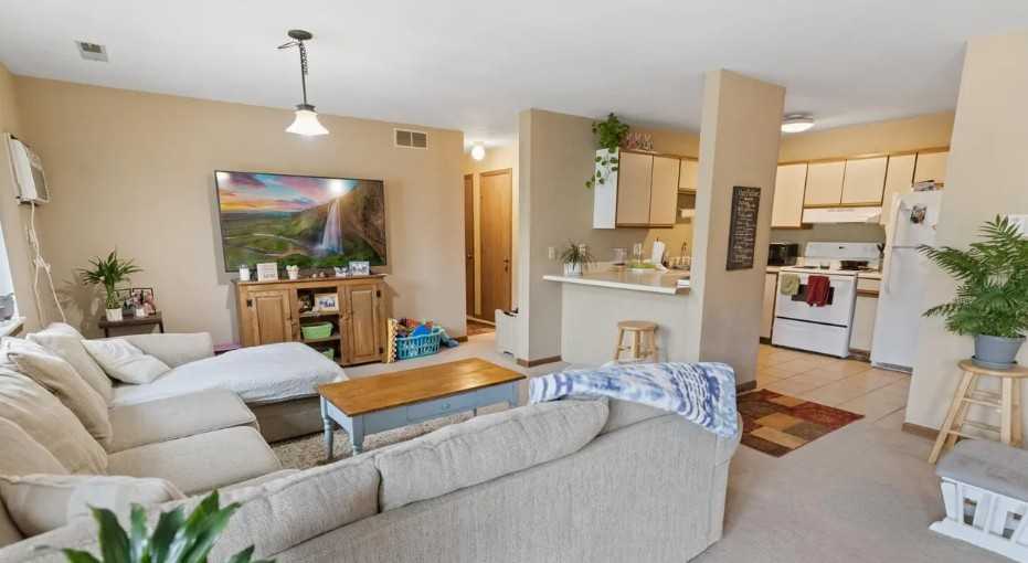 122 Burke Ave #9 - Photo 6 of 13