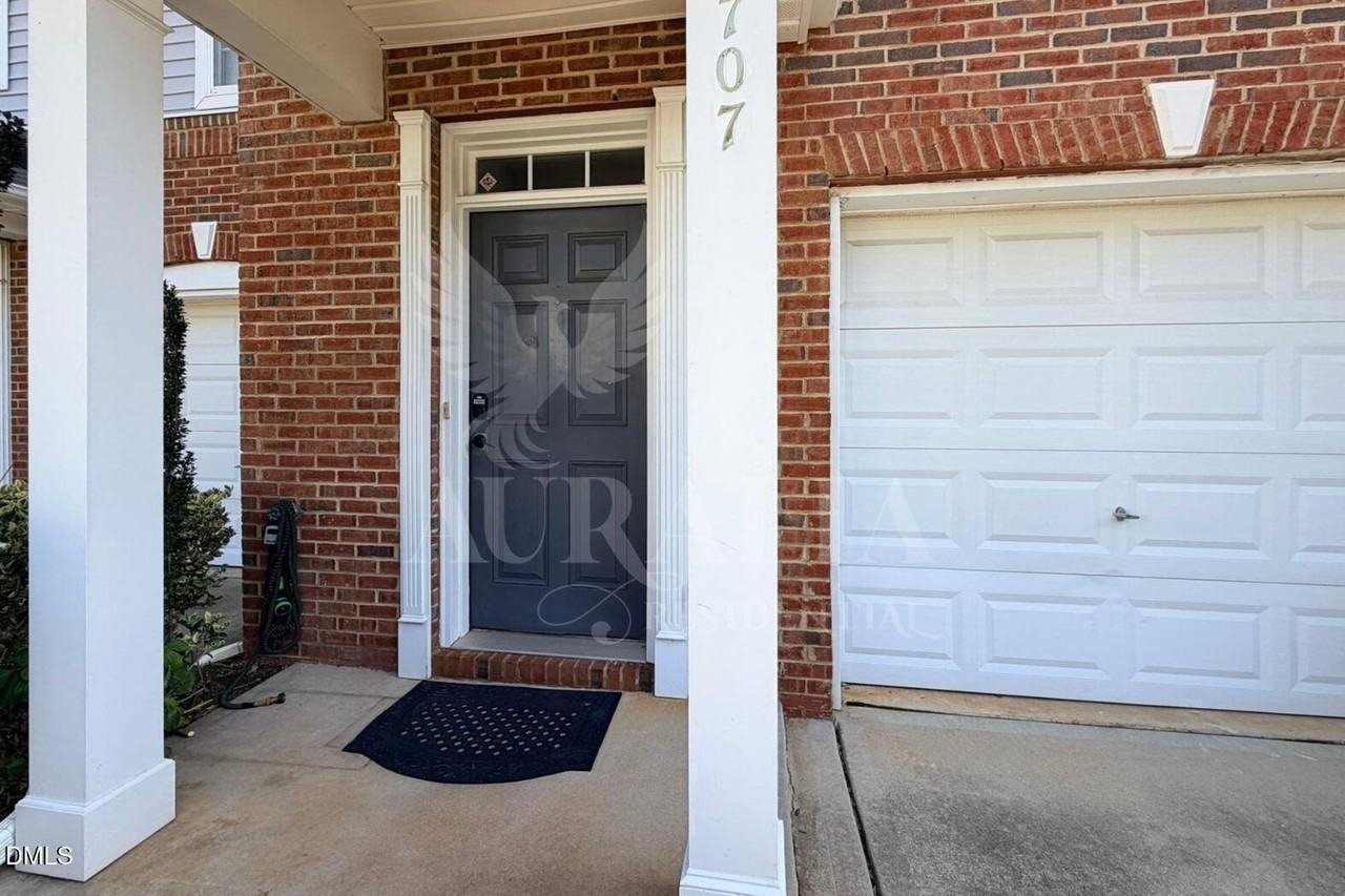 1707 Zachary Brook Ln - Photo 4 of 32