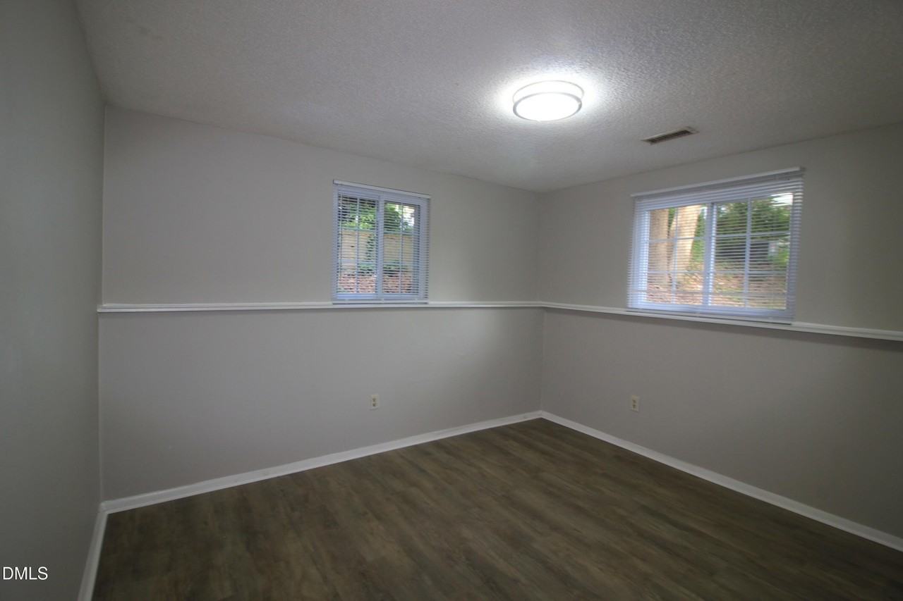 408 Drolmond Dr - Photo 3 of 22
