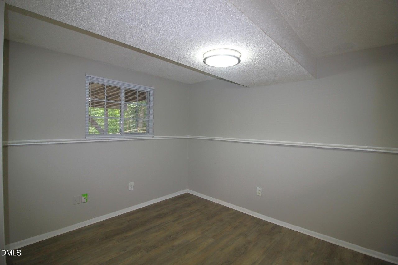 408 Drolmond Dr - Photo 5 of 22