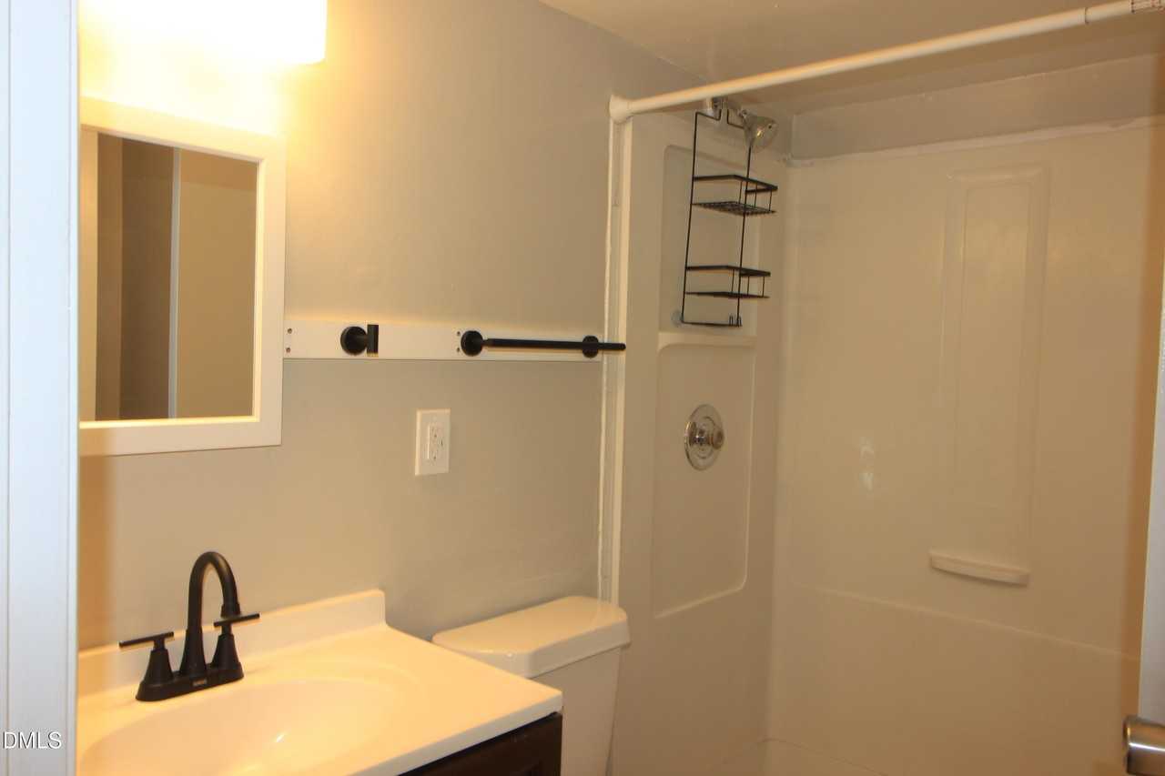 408 Drolmond Dr - Photo 6 of 22