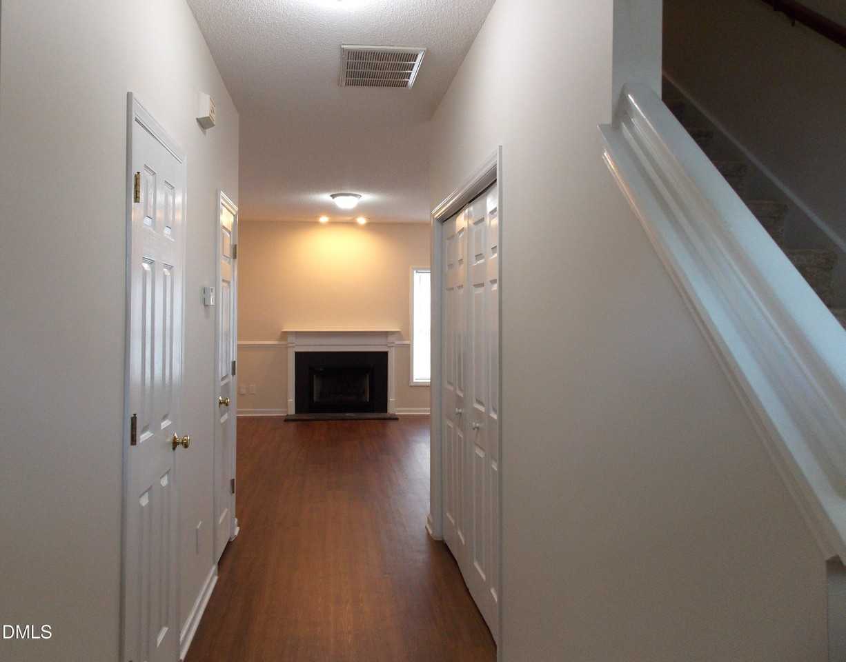 106 Pointe Crest Ct - Photo 2 of 22