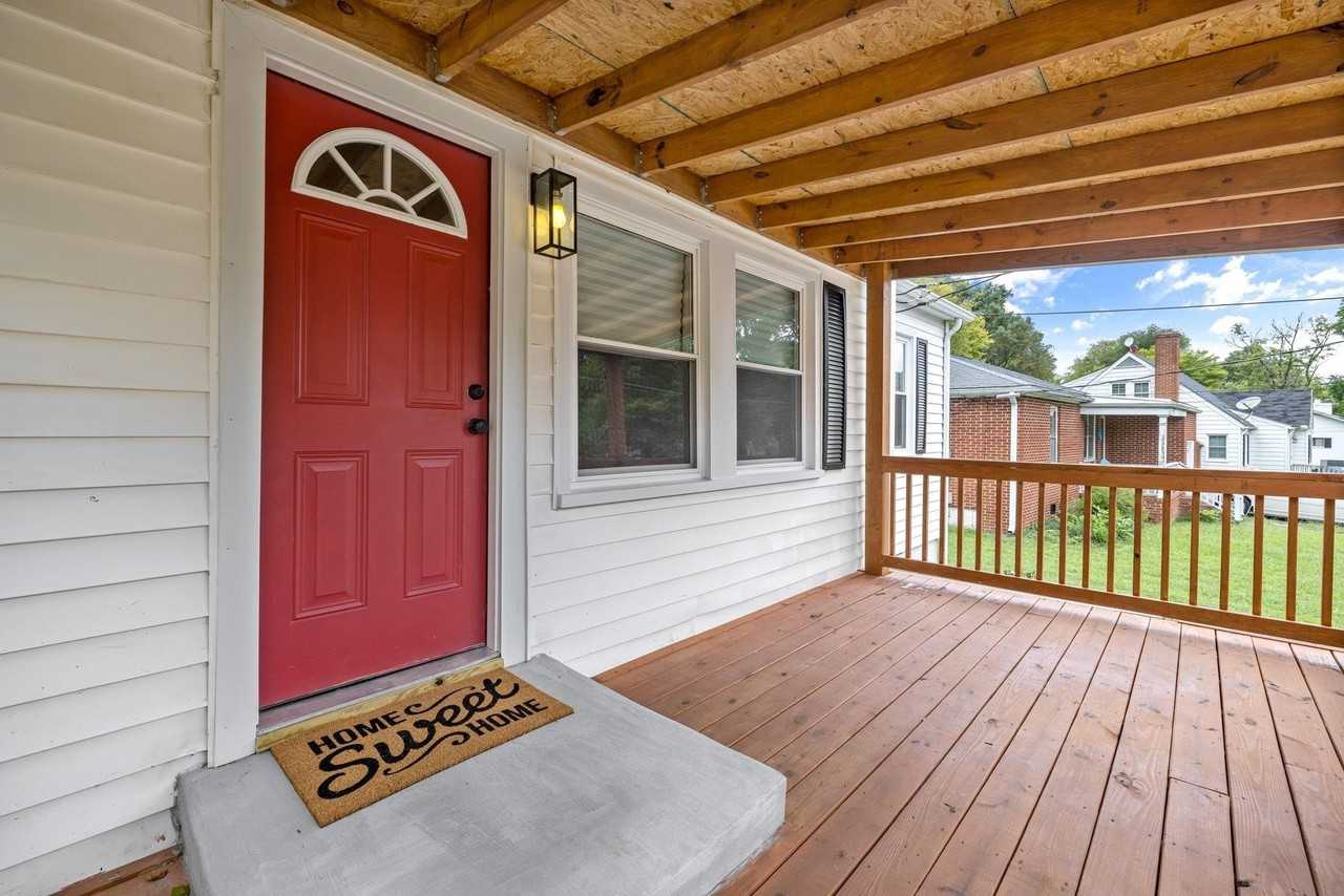 207 Delacroix St - Photo 4 of 30