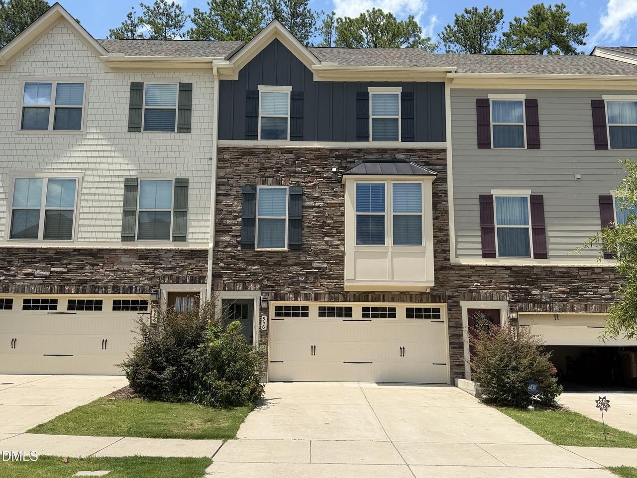 946 Channing Park Cir - Photo 2 of 43