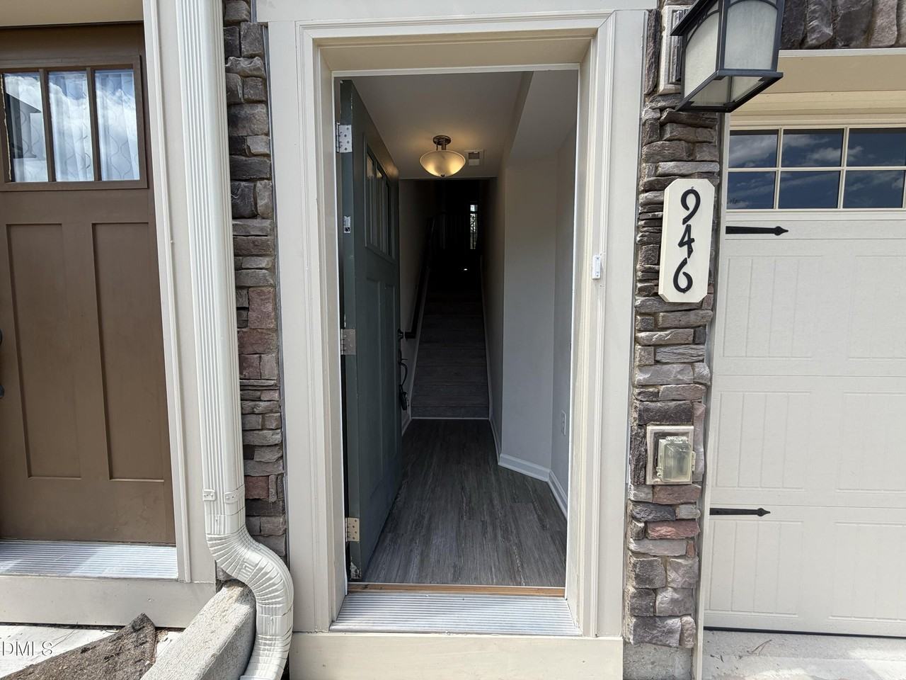 946 Channing Park Cir - Photo 3 of 43