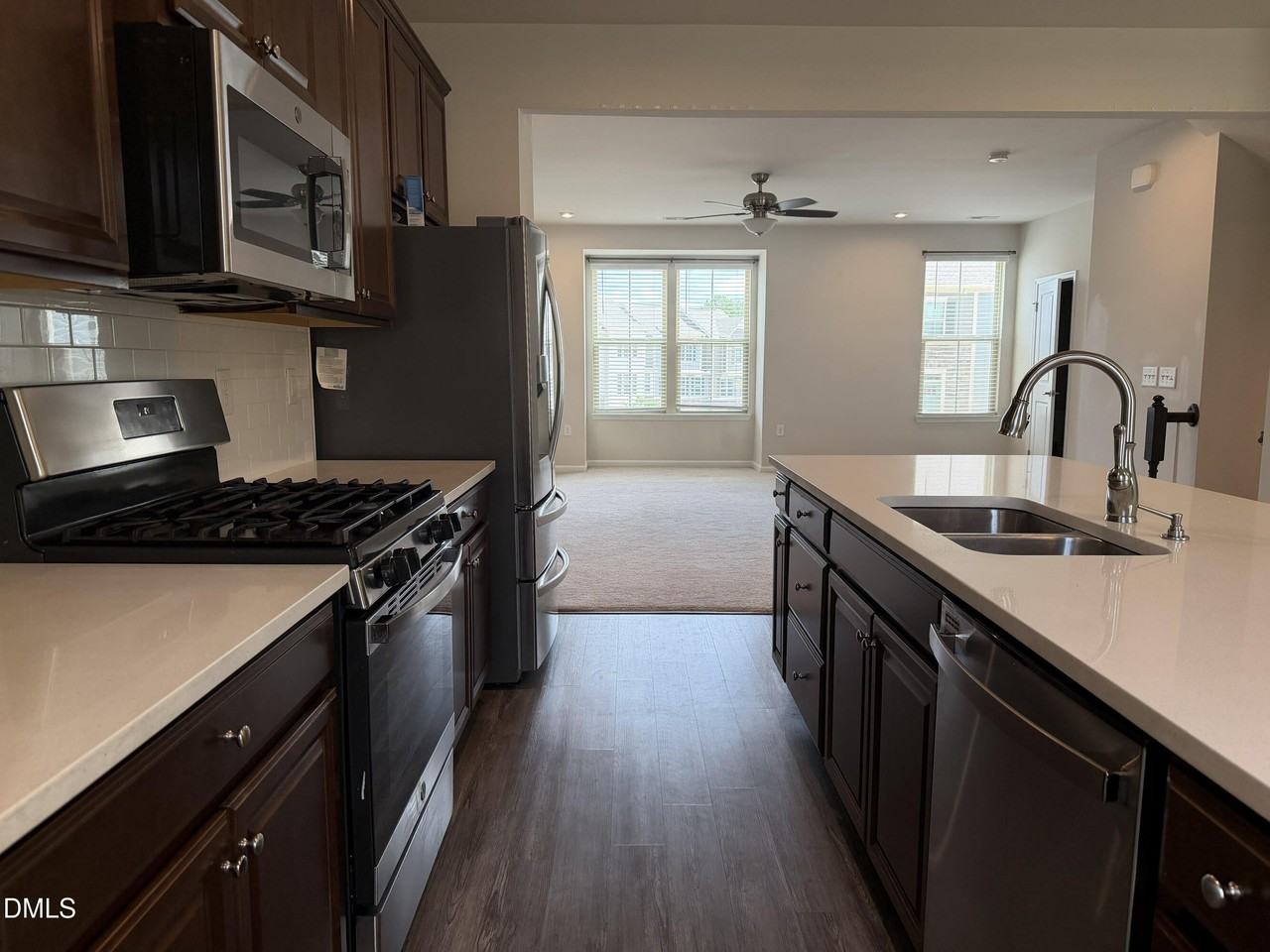 946 Channing Park Cir - Photo 4 of 43