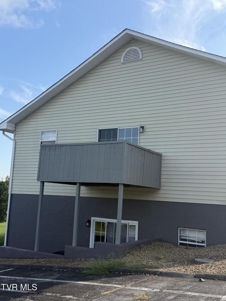 740 Sunnyside Rd #4 - Photo 5 of 22