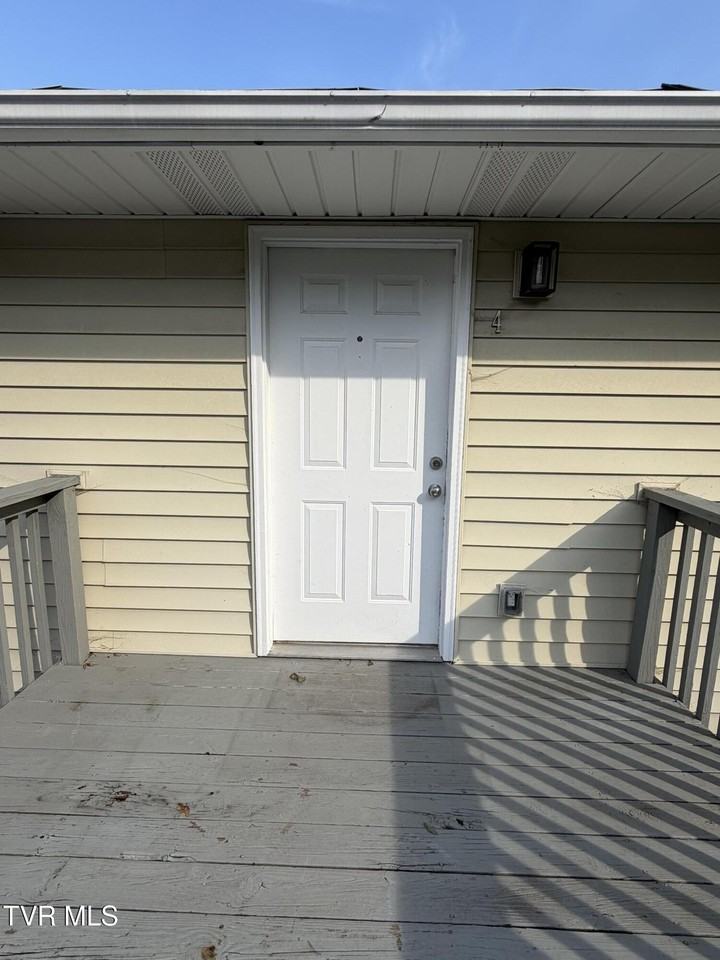740 Sunnyside Rd #4 - Photo 6 of 22