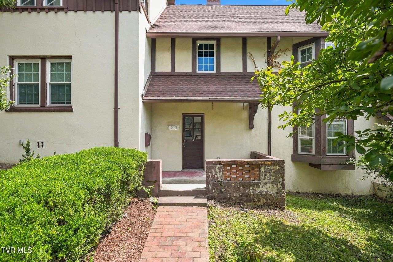 217 W Wanola Ave - Photo 2 of 25