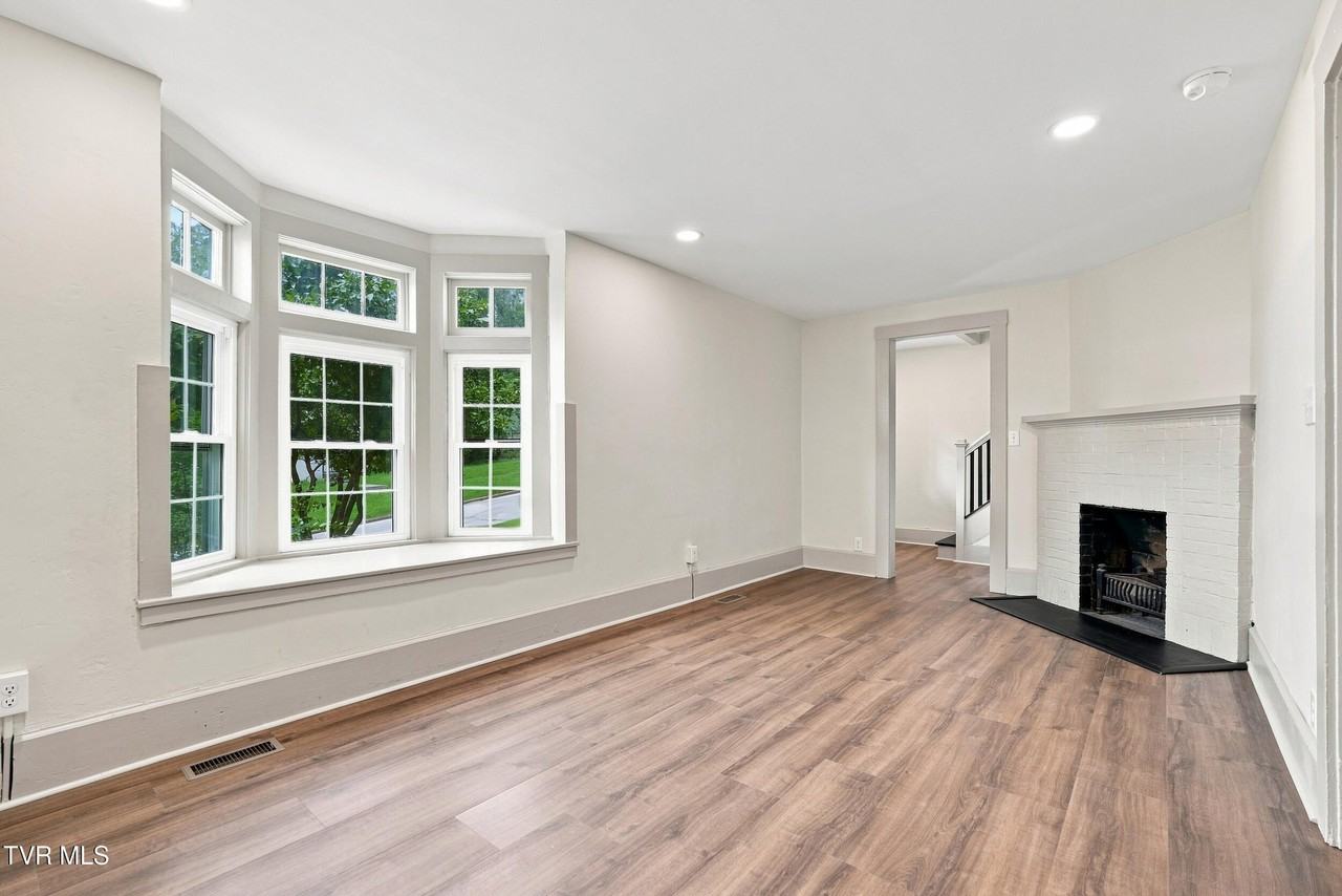 217 W Wanola Ave - Photo 4 of 25