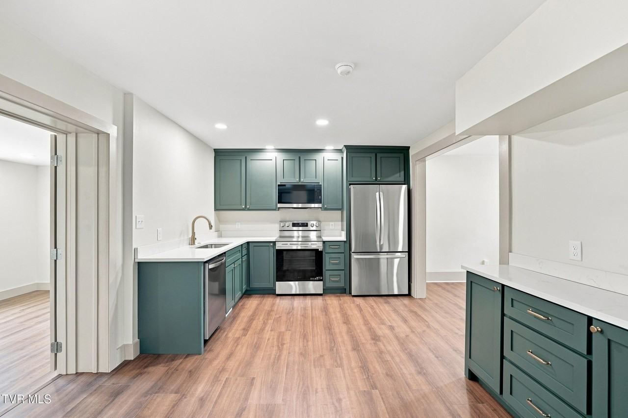 217 W Wanola Ave - Photo 6 of 25
