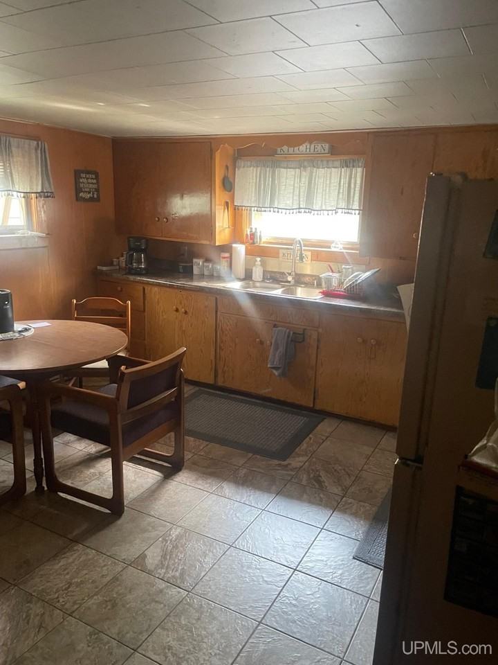 107 N Tamarack St - Photo 6 of 20