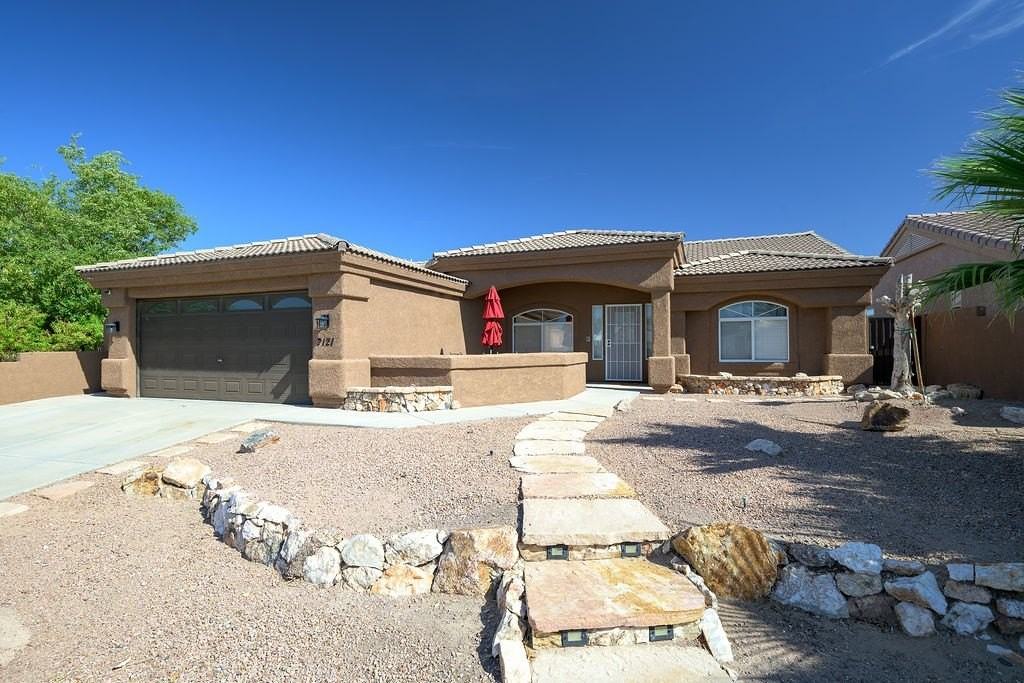 2121 E Desert Lakes Dr - Photo 4 of 26