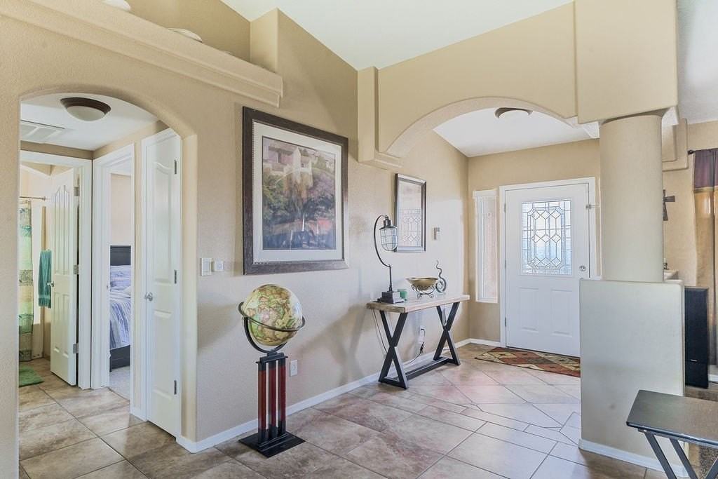 2121 E Desert Lakes Dr - Photo 6 of 26