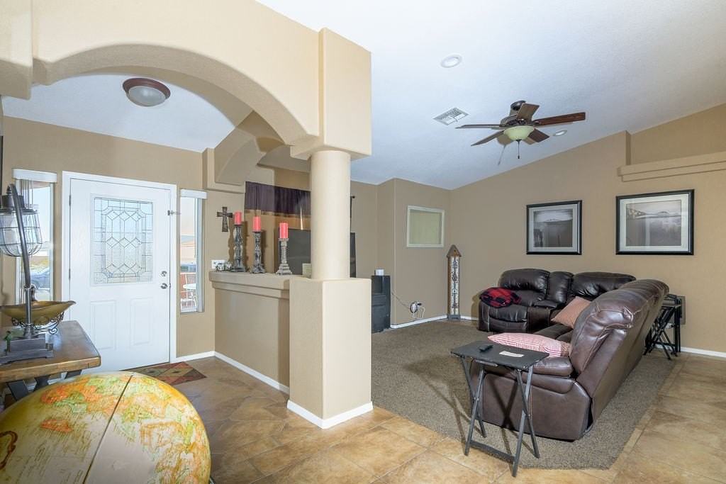 2121 E Desert Lakes Dr - Photo 7 of 26