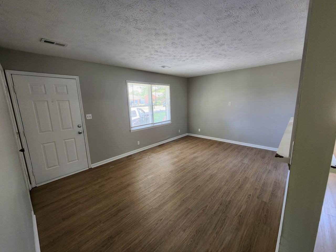 109 Eagle Dr #1 - Photo 2 of 9