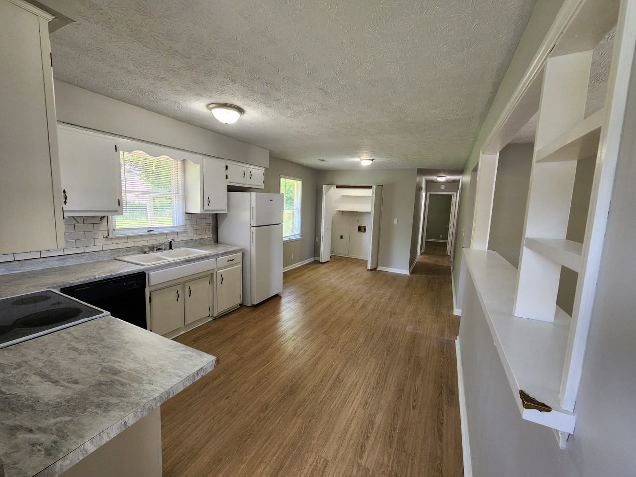 109 Eagle Dr #1 - Photo 4 of 9
