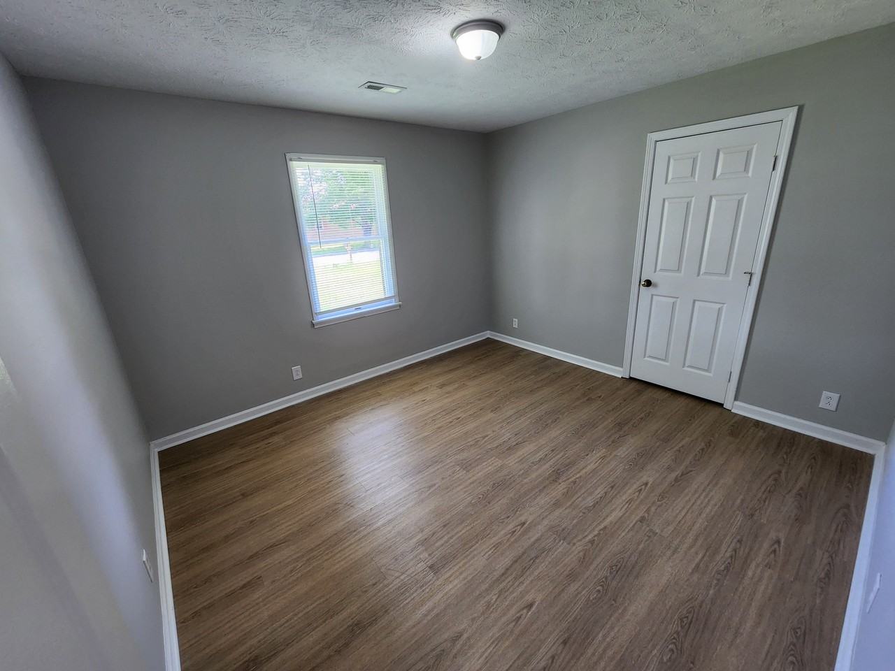 109 Eagle Dr #1 - Photo 5 of 9