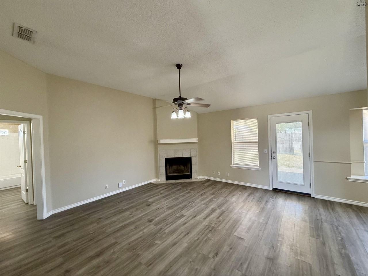 408 Horseshoe Ln - Photo 2 of 14