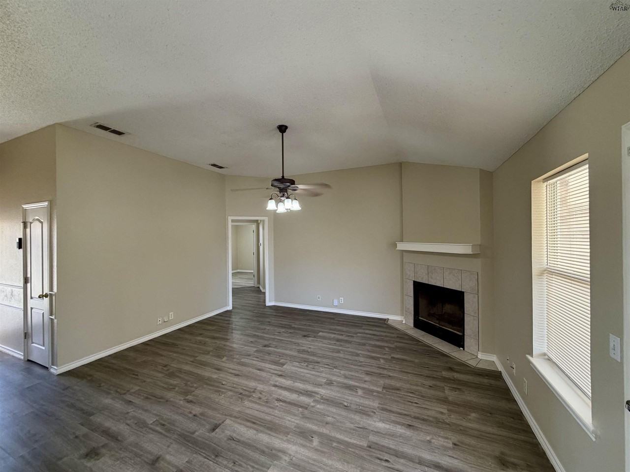408 Horseshoe Ln - Photo 3 of 14
