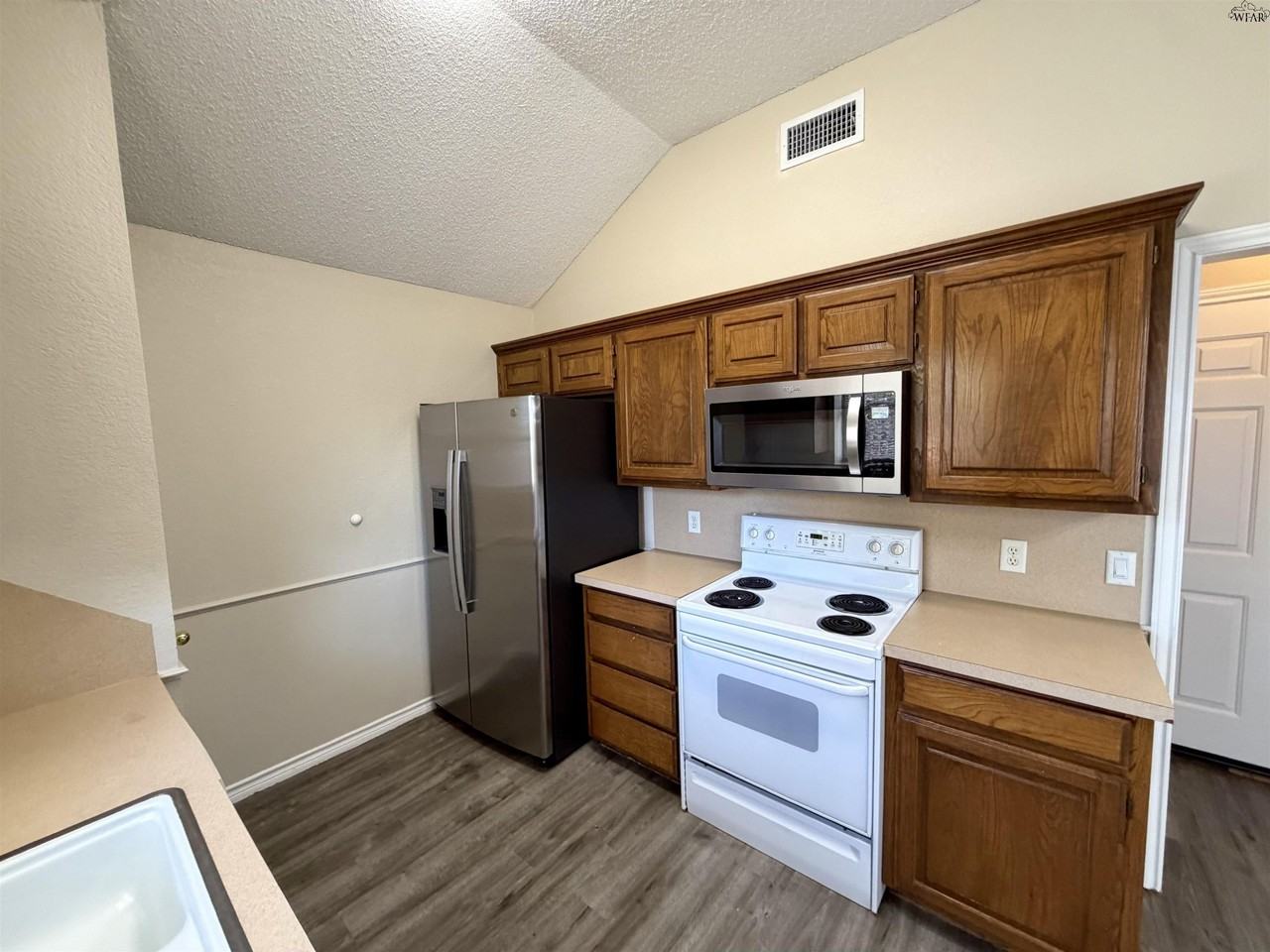 408 Horseshoe Ln - Photo 5 of 14