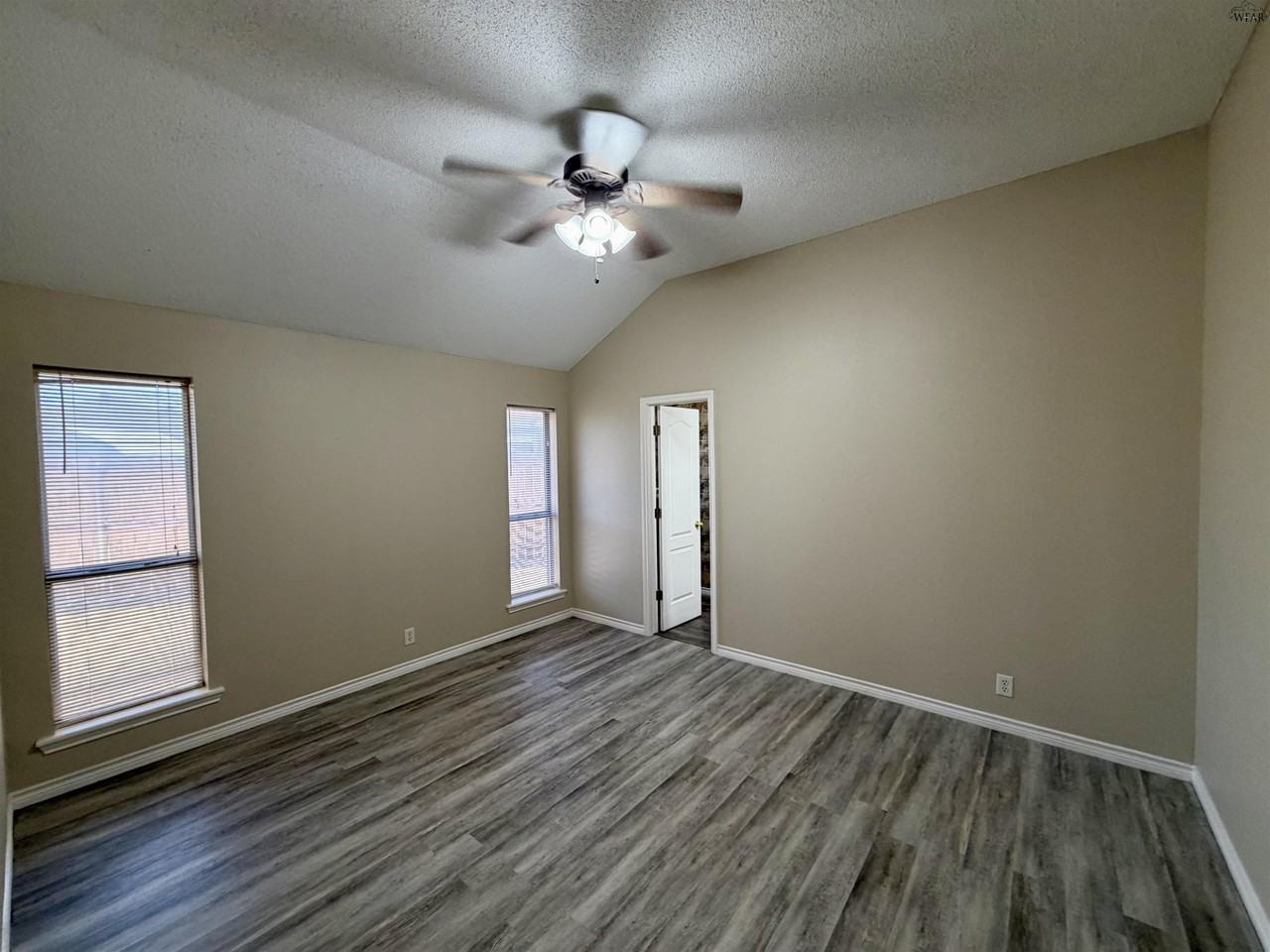 408 Horseshoe Ln - Photo 6 of 14