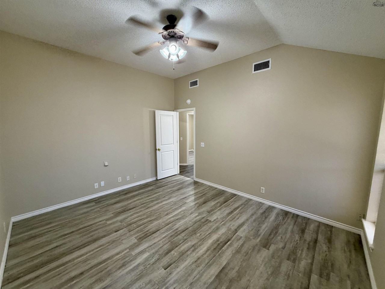 408 Horseshoe Ln - Photo 7 of 14
