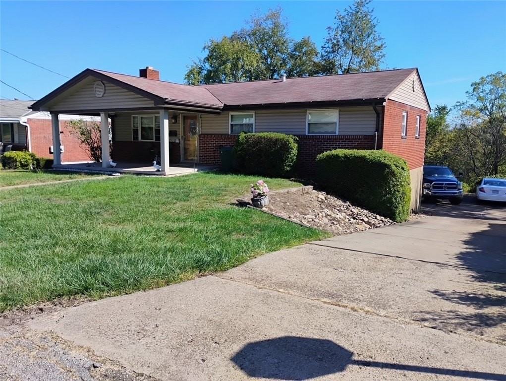 227 Parklane Dr - Photo 2 of 14