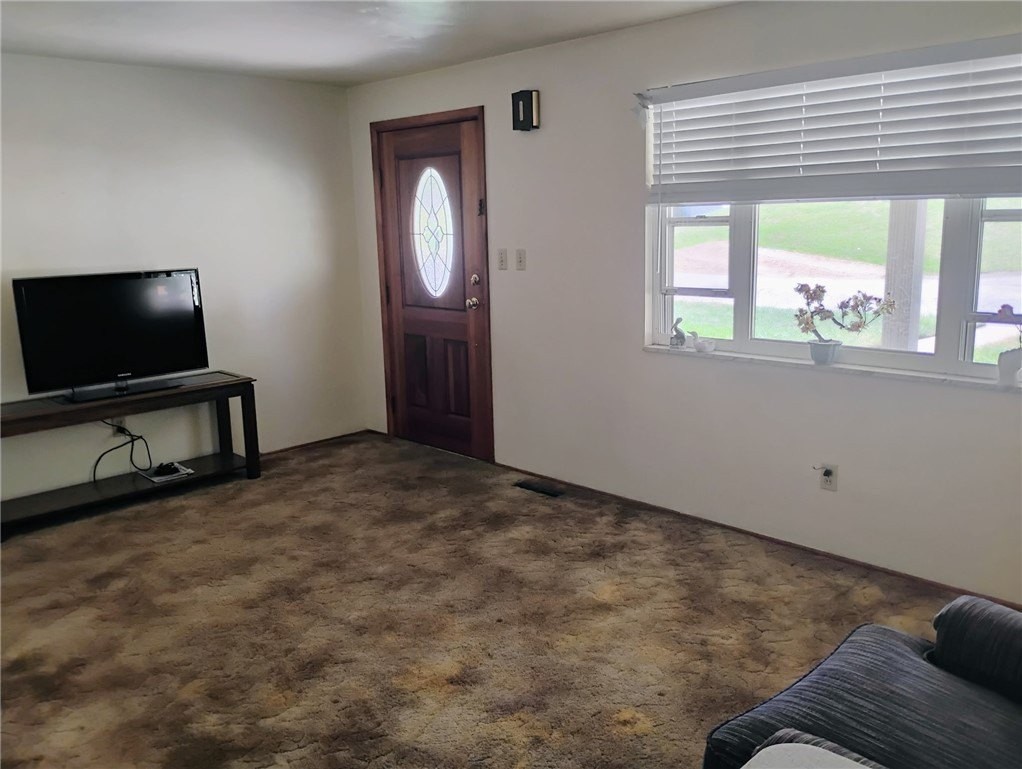 227 Parklane Dr - Photo 3 of 14
