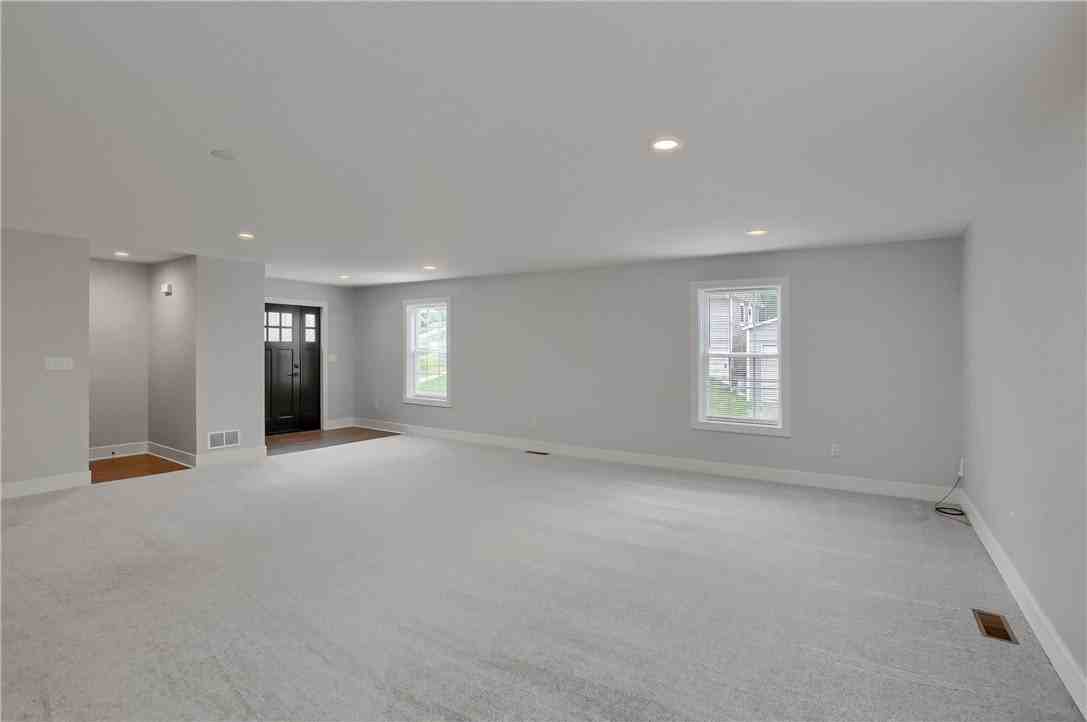 303 Garfield Ave - Photo 5 of 30