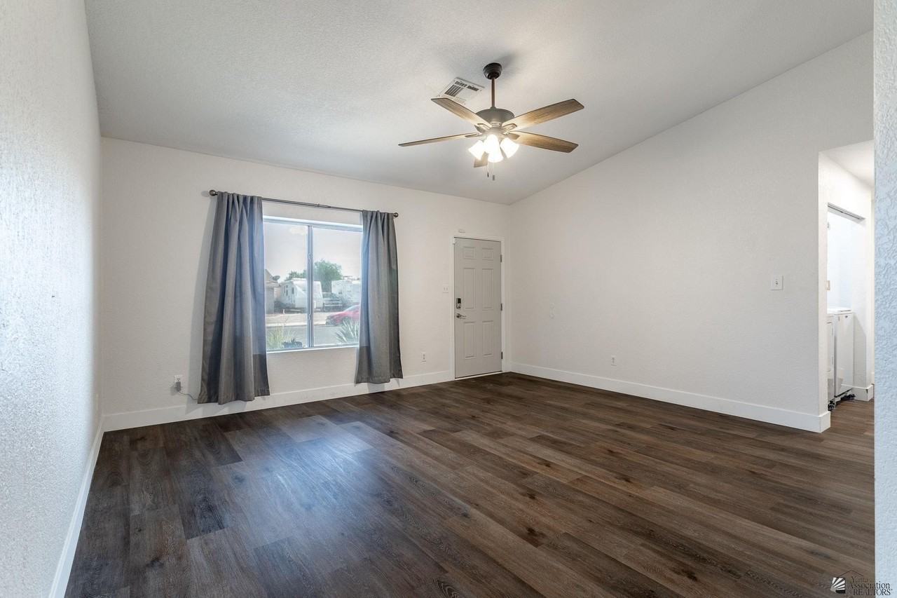 6088 E 40th Ln - Photo 5 of 32