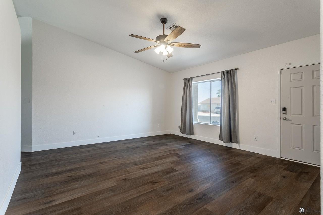 6088 E 40th Ln - Photo 6 of 32