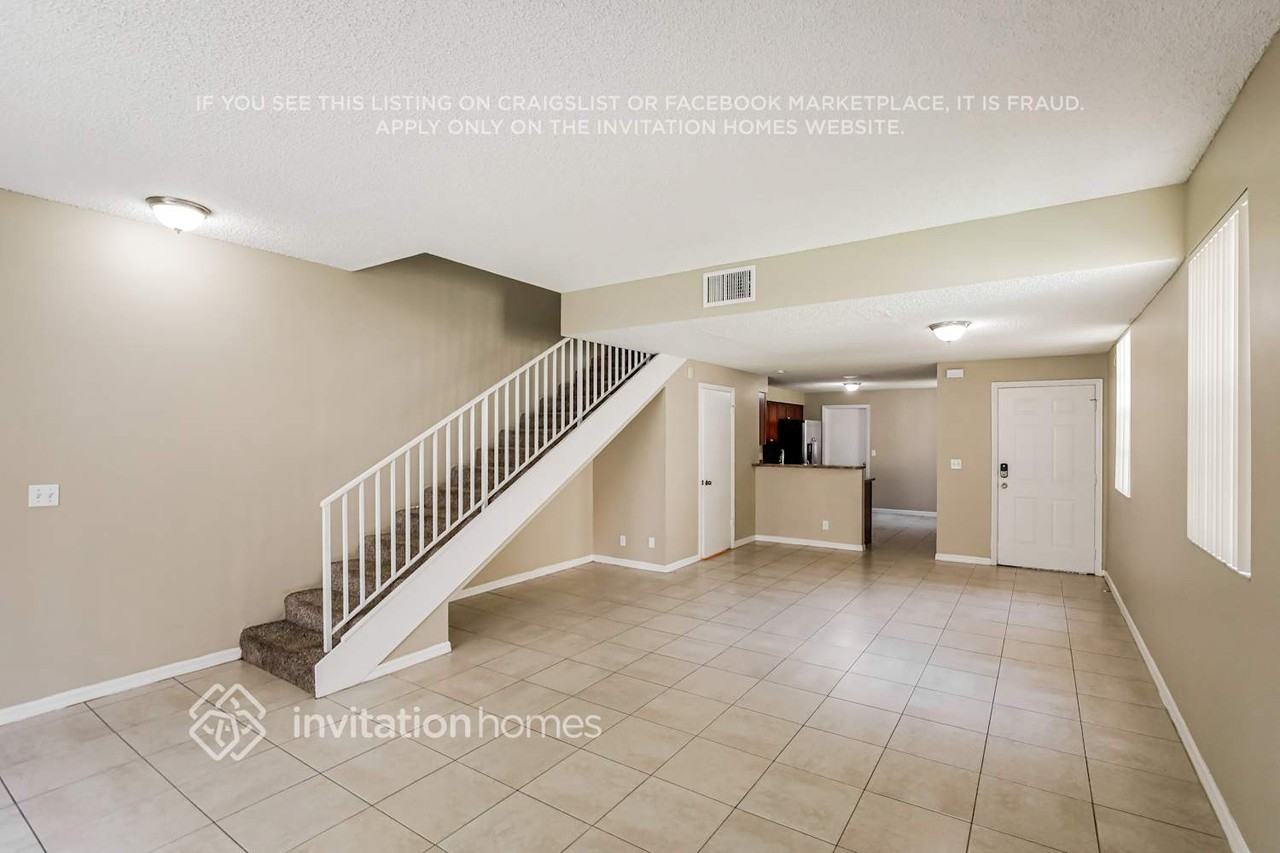 1136 Sorrento Dr - Photo 4 of 18