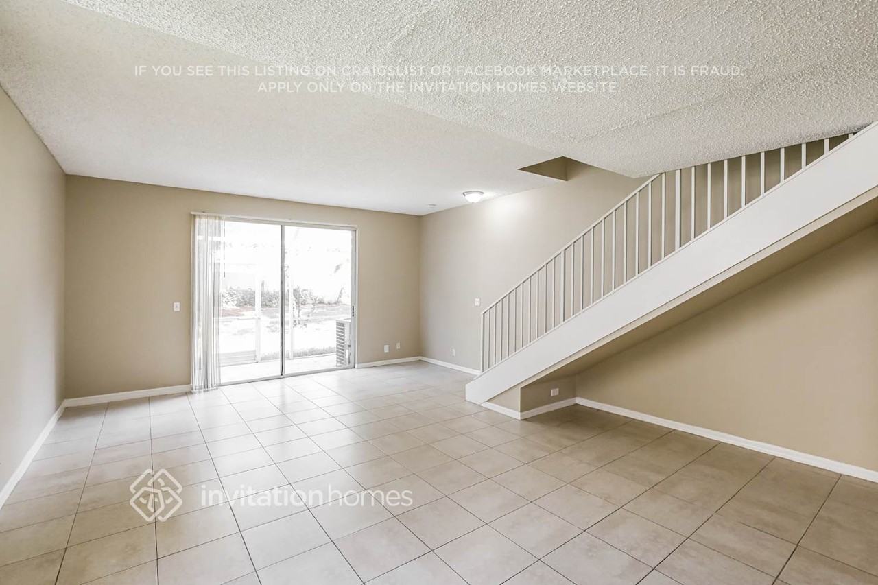 1136 Sorrento Dr - Photo 5 of 18