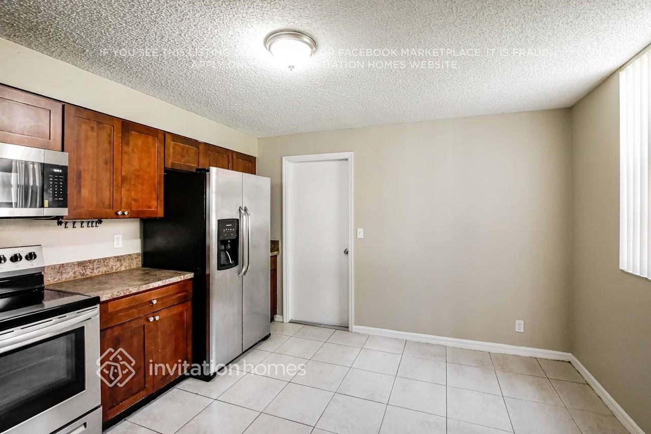 1136 Sorrento Dr - Photo 6 of 18
