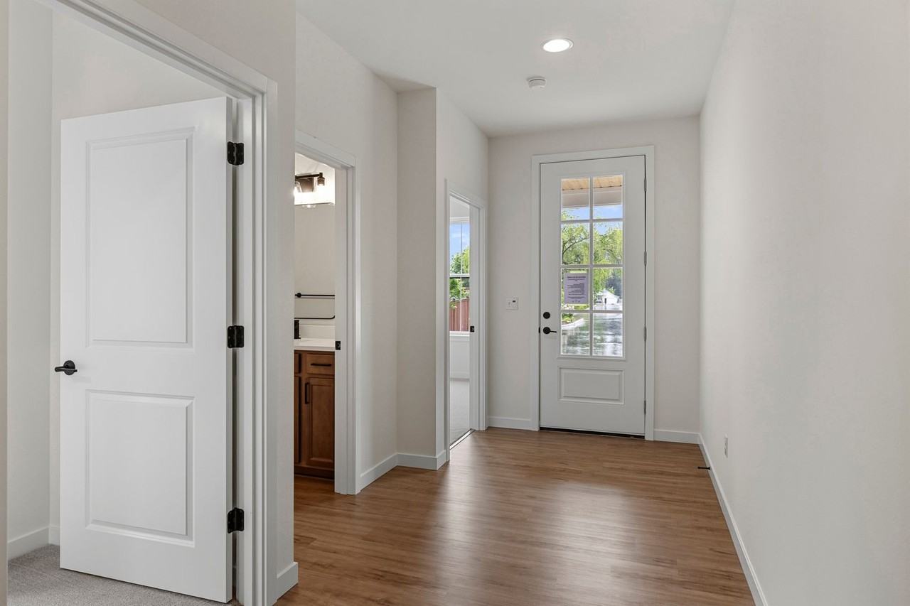 745 Prospector Pl - Photo 2 of 24