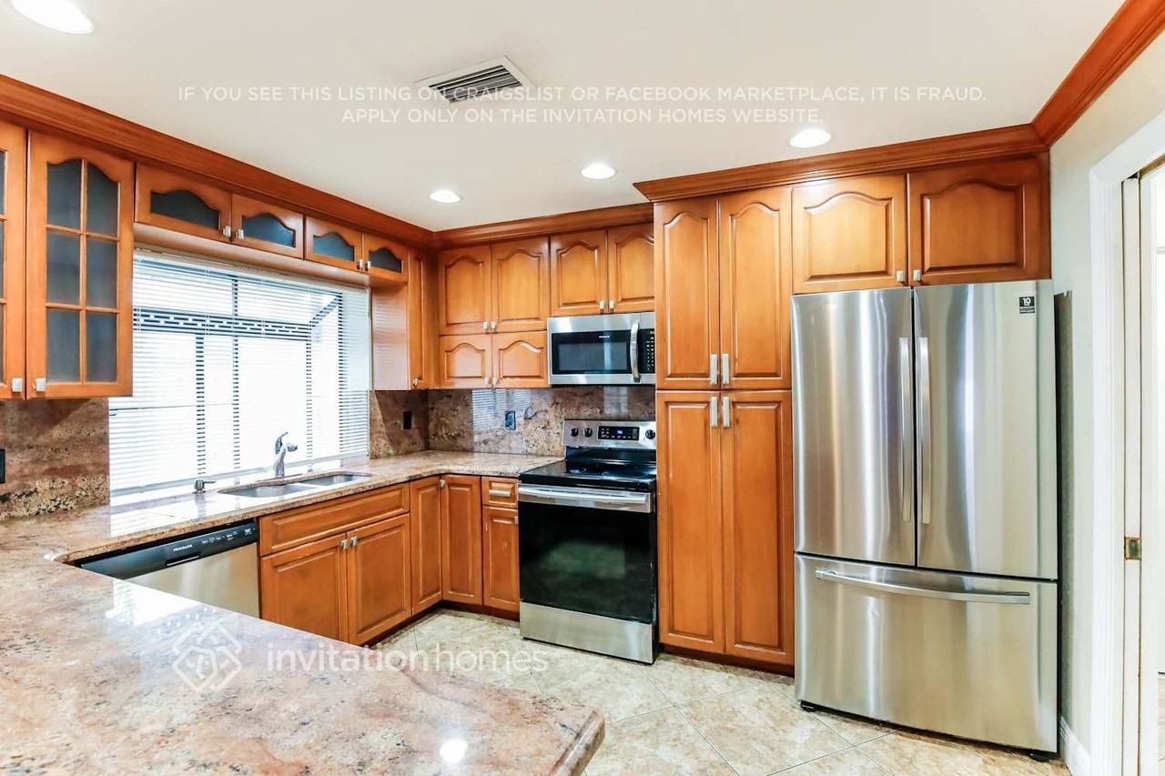 9811 Sw 13th Ct - Photo 7 of 17