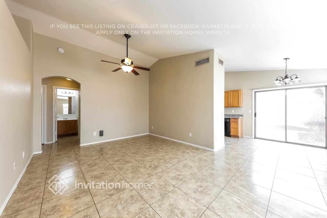 12732 W Voltaire Ave - Photo 5 of 17