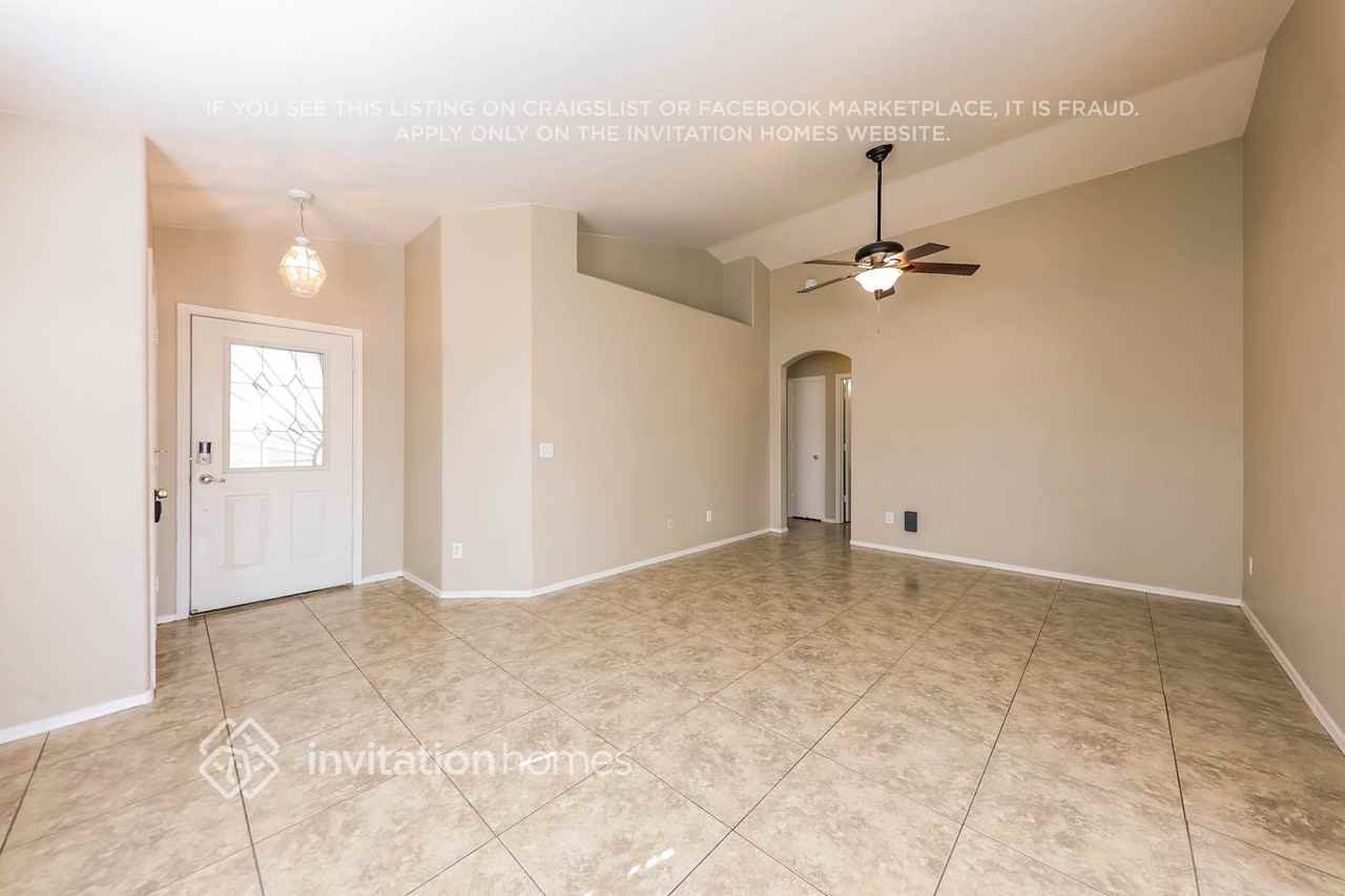 12732 W Voltaire Ave - Photo 6 of 17