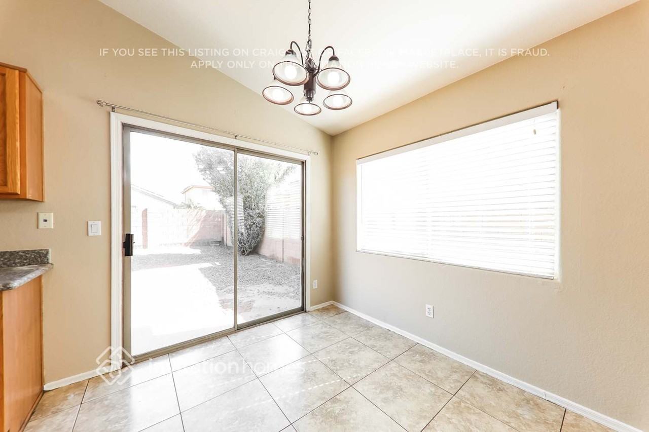 12732 W Voltaire Ave - Photo 7 of 17