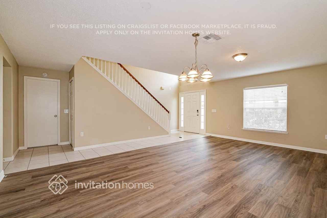 1249 Stonewater Cir - Photo 5 of 18