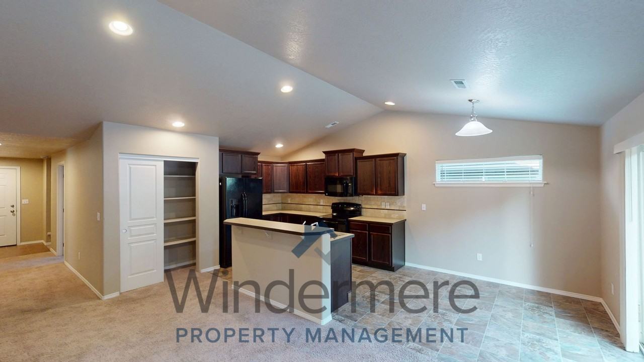 1310 Sw Greeley St - Photo 4 of 21