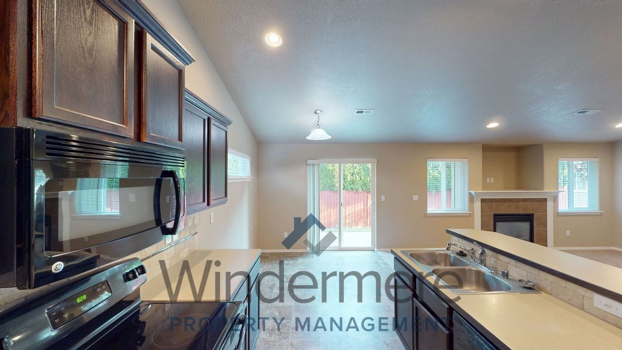 1310 Sw Greeley St - Photo 6 of 21