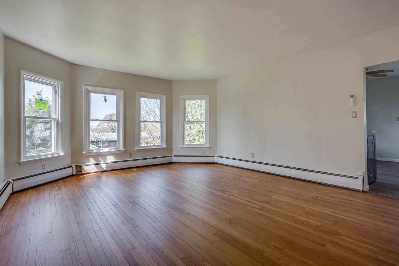 691 Wyoming Ave - Photo 6 of 20