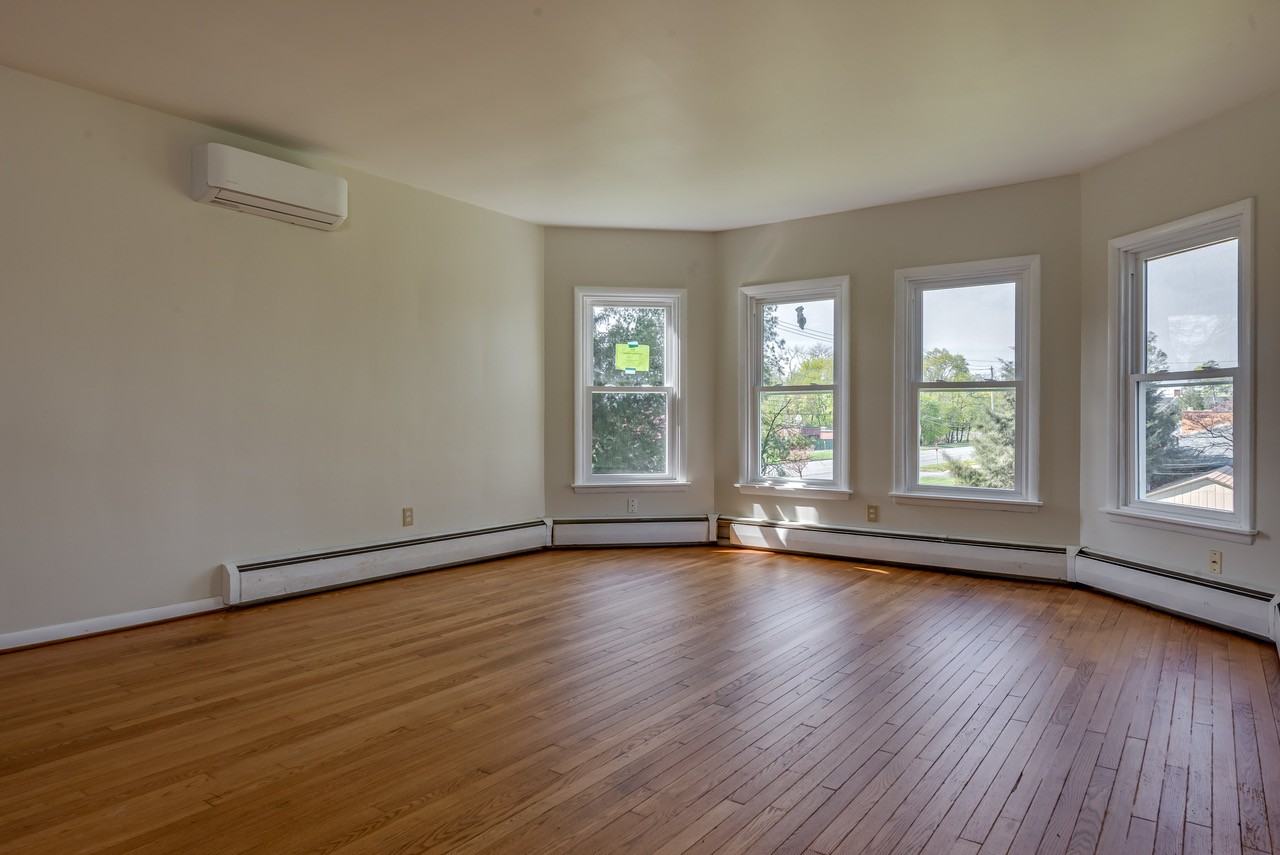 691 Wyoming Ave - Photo 7 of 20