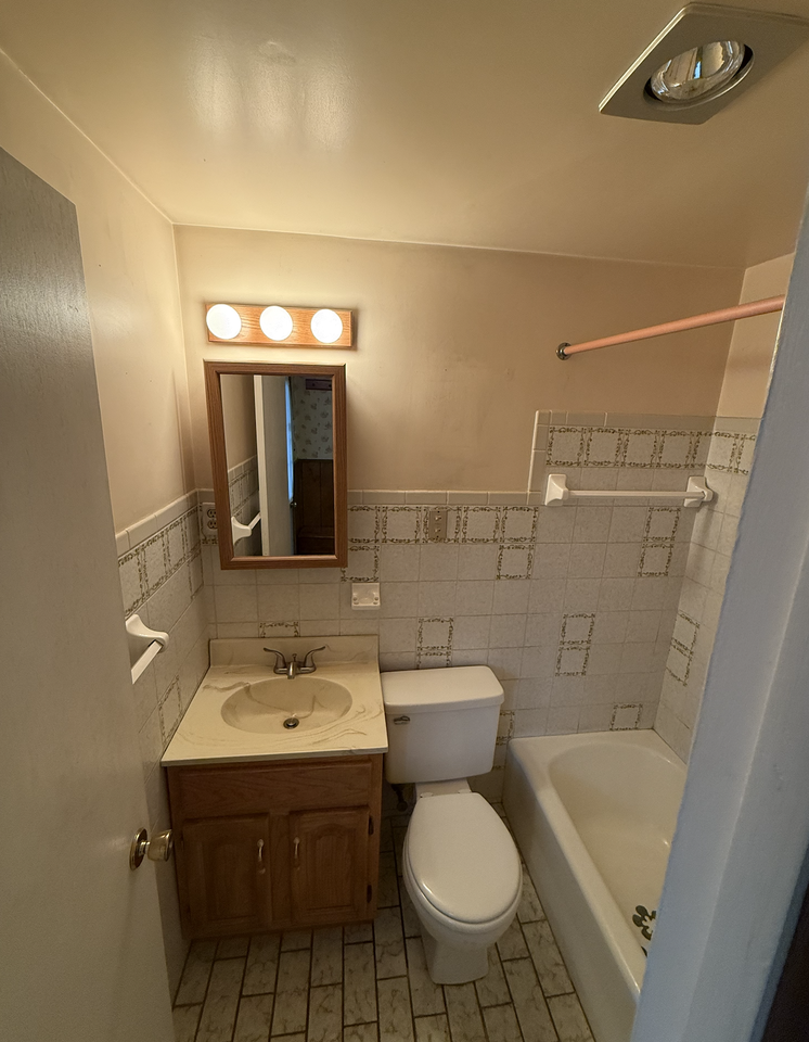 4518 Lawrence St - Photo 2 of 10