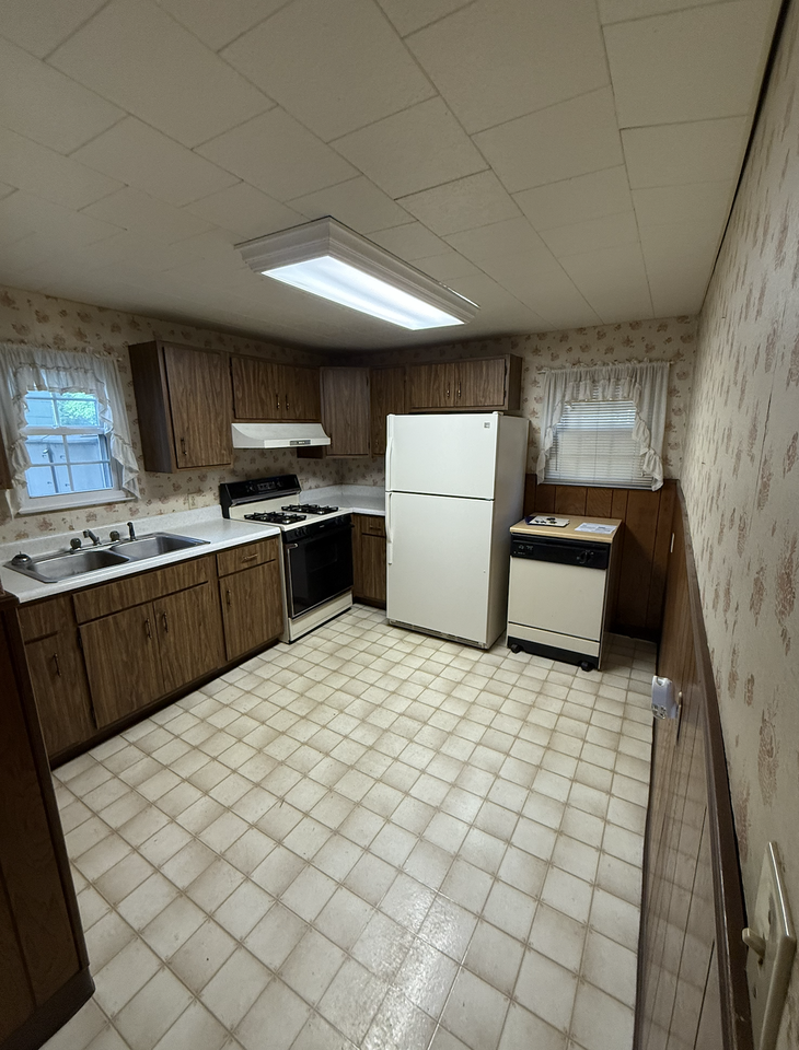 4518 Lawrence St - Photo 7 of 10